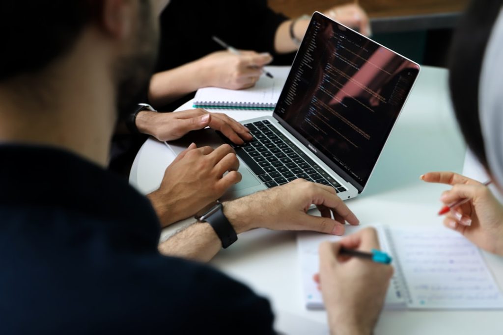 Peran Komunikasi Bisnis dalam Era Digital