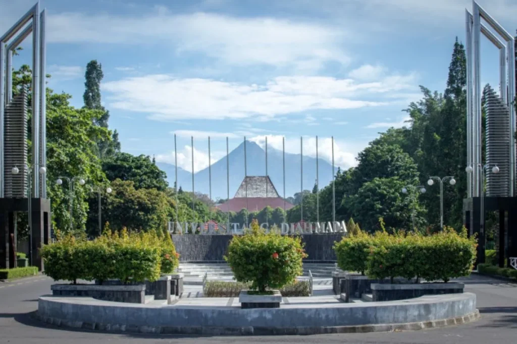 universitas gadjah mada, ugm, kampus, perguruan tinggi, mahasiswa, dosen, webometrics